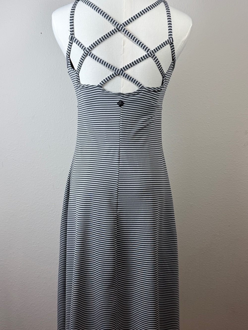 PrAna Quinn Dress S Small Striped Gray White Strappy Cross Back Built In Bra Mid - Picture 2 of 9